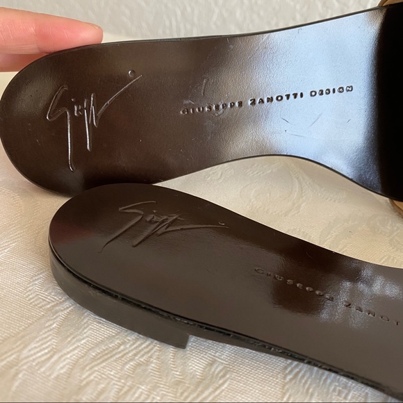 Giuseppe Zanotti Crystal Embellished Metallic Silver slide sandals - Picture 5 of 7